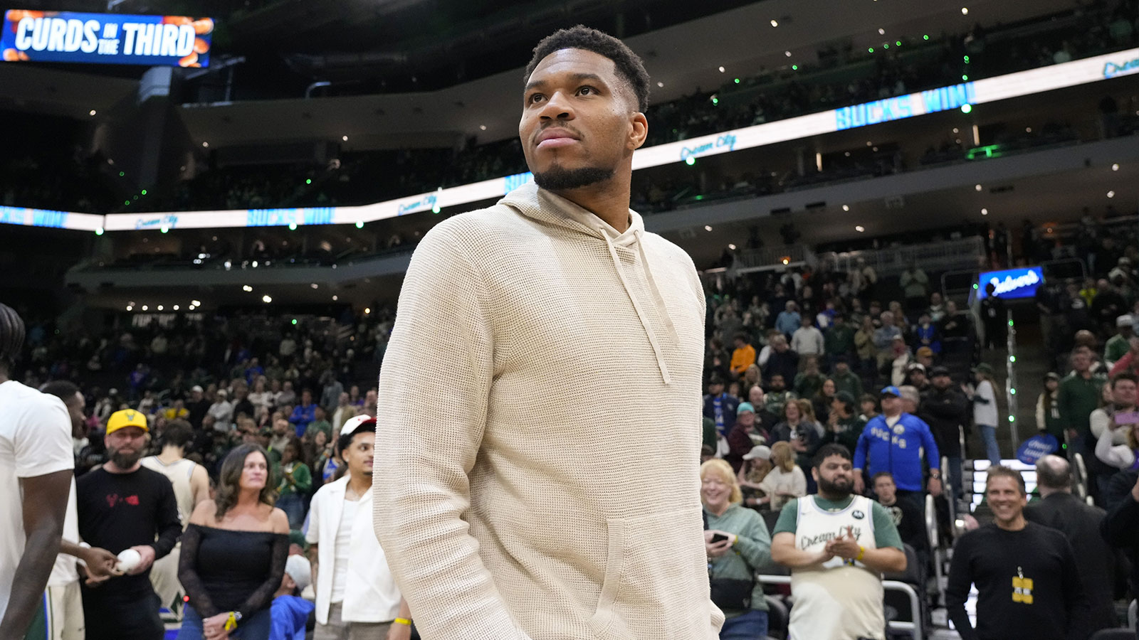 Bucks franchise legend announcer says quiet part out loud about ‘toxic’ Giannis situation