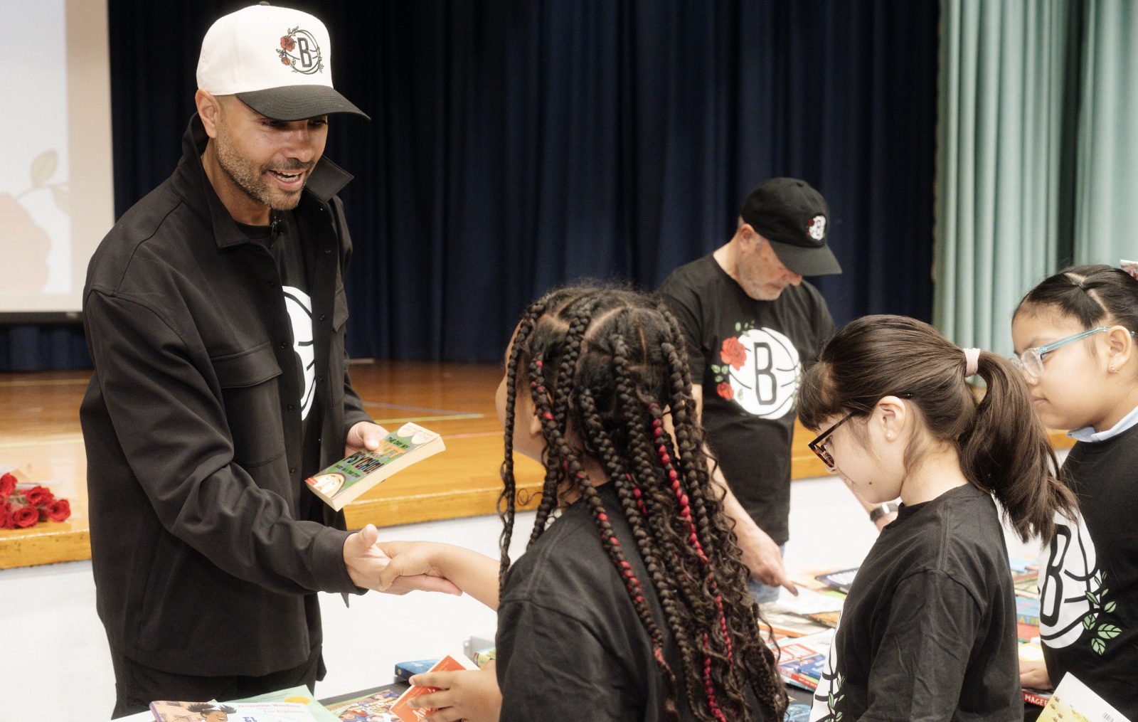 Nets' Jordi Fernandez celebrates Catalan holiday by distributing books at New York schools