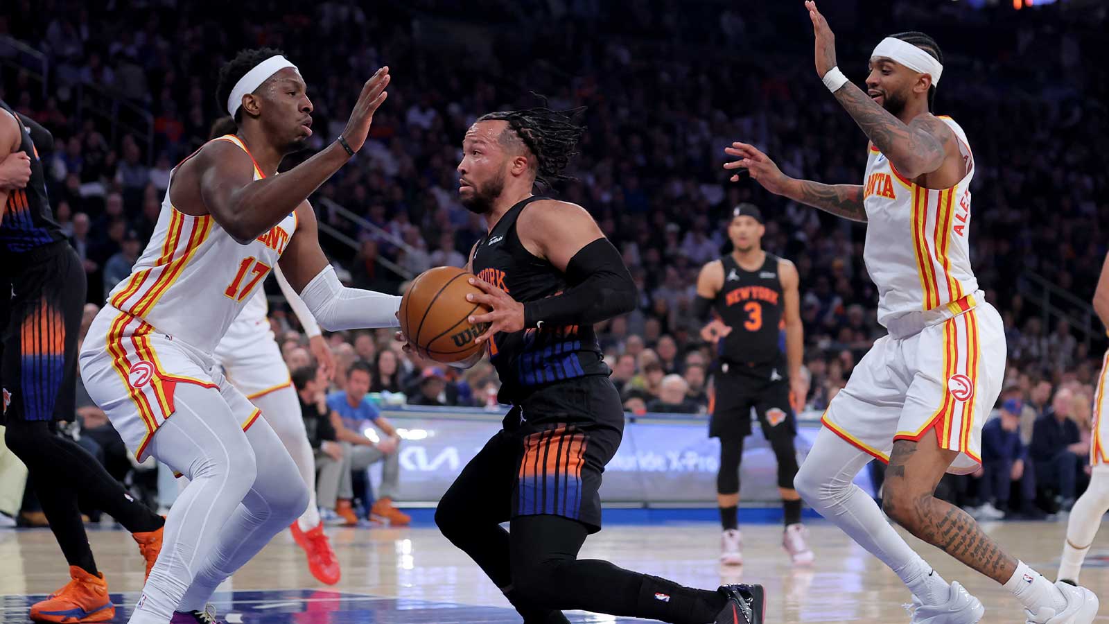 https://wp.clutchpoints.com/wp-content/uploads/2026/04/Jalen-Brunson-dribbling-2.jpg
