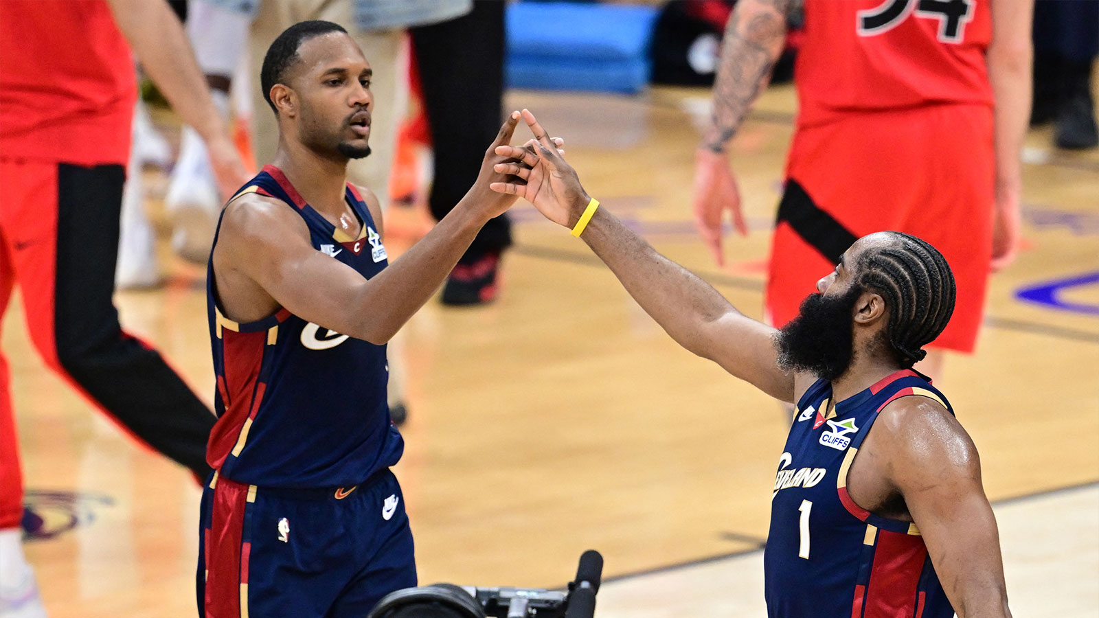 https://wp.clutchpoints.com/wp-content/uploads/2026/04/James-Harden-and-Evan-Mobley-of-the-Cavs.jpg