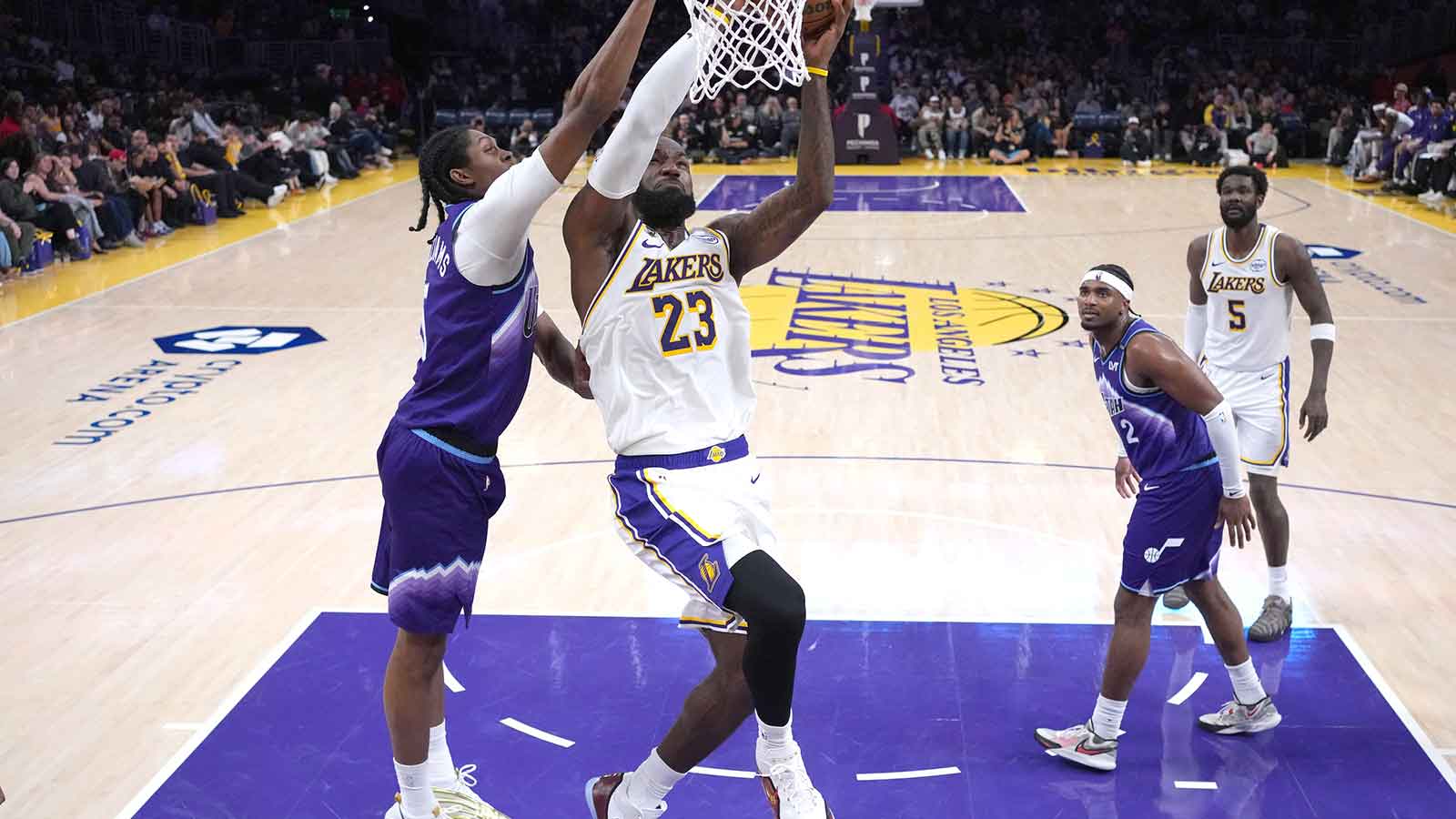 Lakers’ LeBron James feeling like a young kid again with ‘lit’ playoff mic drop