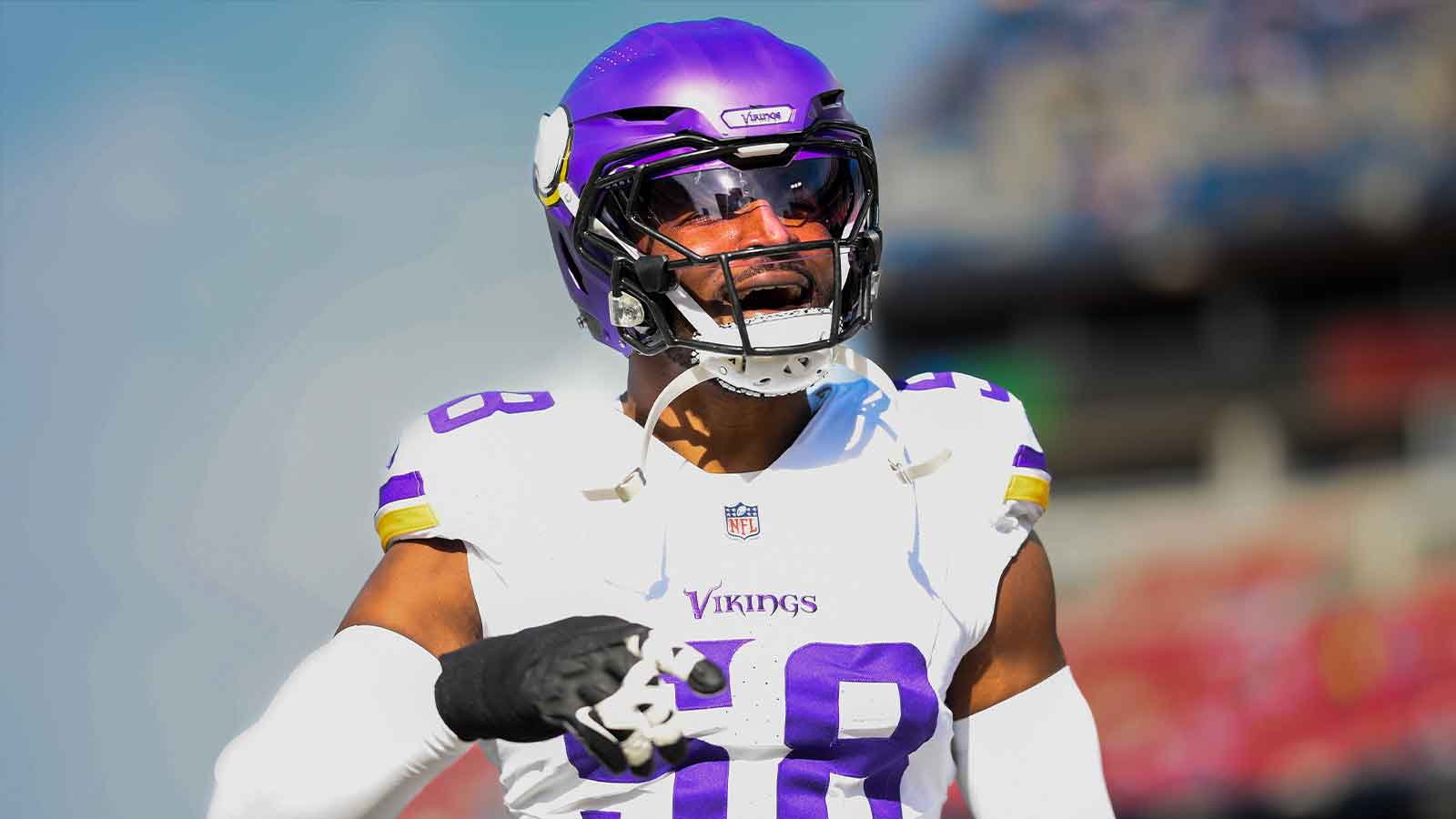 Eagles trade for Jonathan Greenard, signs $100 million extension