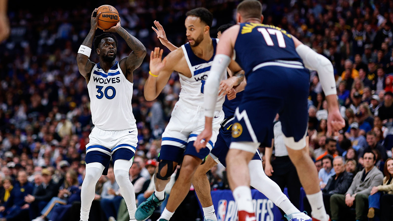 https://wp.clutchpoints.com/wp-content/uploads/2026/04/Julius-Randle-and-Kyle-Anderson.jpg