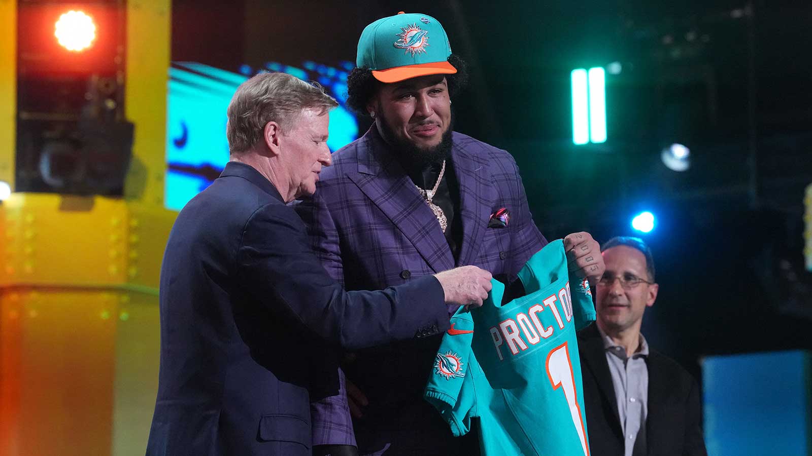 New Dolphins GM drops Kadyn Proctor bombshell after picking him 12th