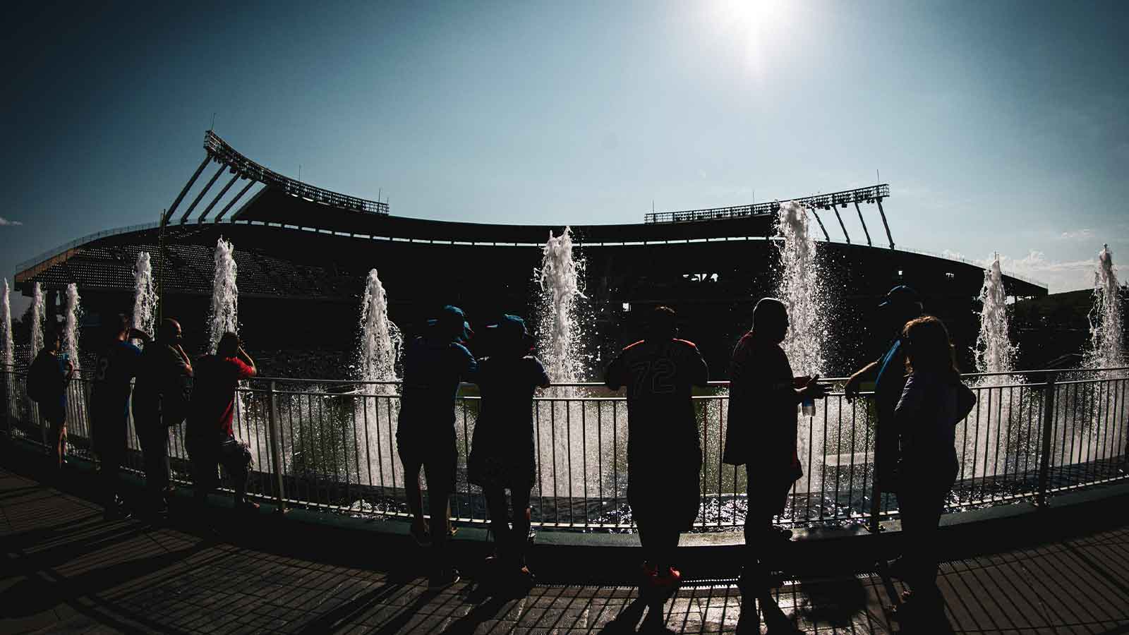 Royals’ Kauffman Stadium fountain causes TV camera disaster