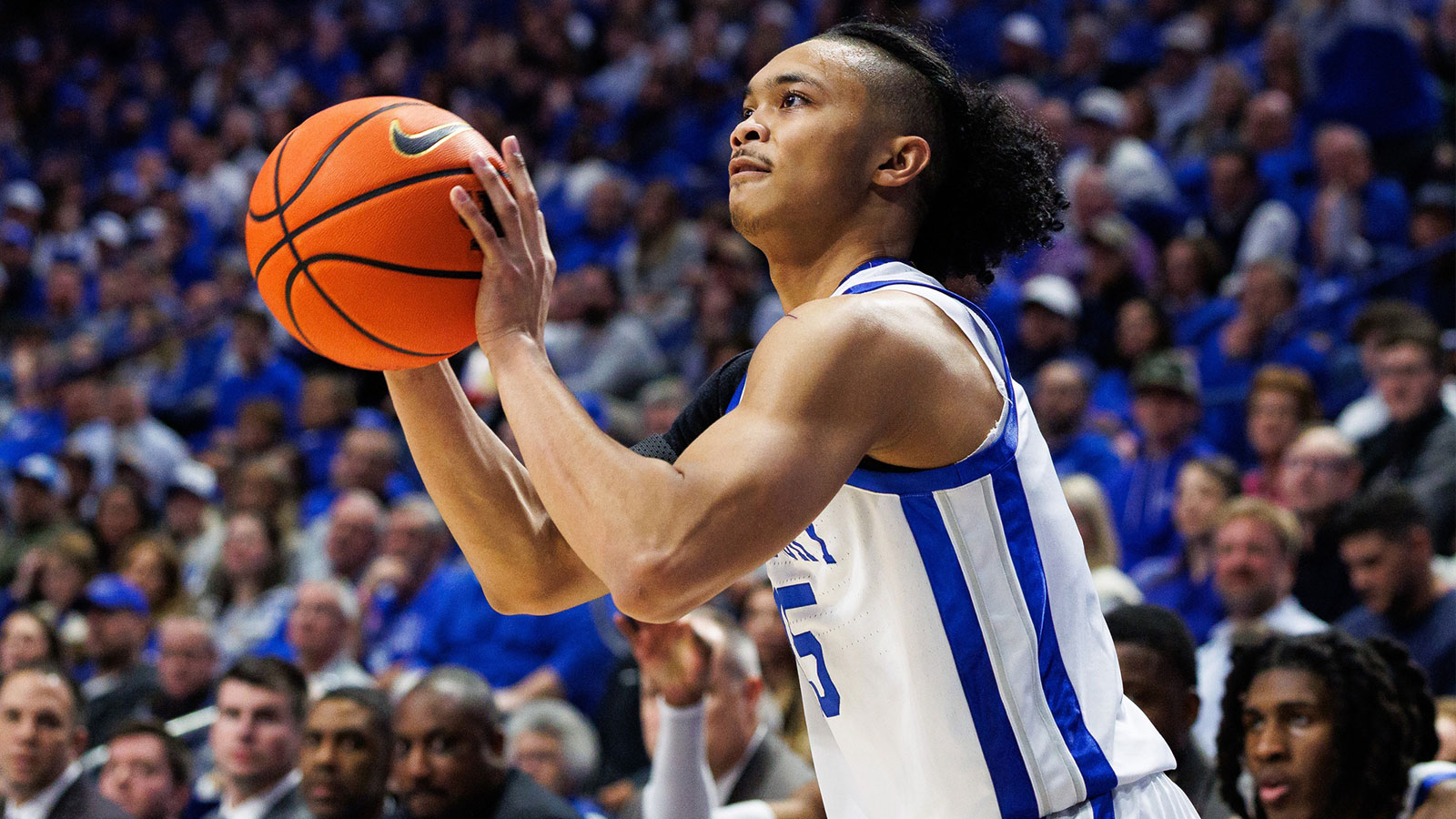 https://wp.clutchpoints.com/wp-content/uploads/2026/04/Kentucky-Wildcats-guard-Jaland-Lowe-15.jpg