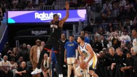 Rockets forward Kevin Durant (7) defends Warriors guard Stephen Curry