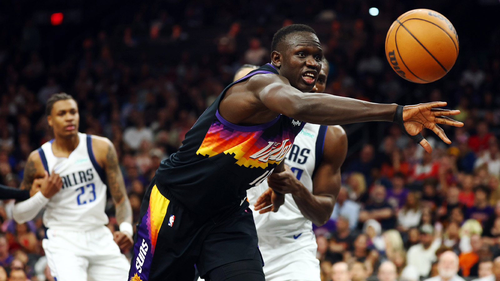 https://wp.clutchpoints.com/wp-content/uploads/2026/04/Khaman-Maluach-gets-glowing-review-from-Devin-Booker.jpg