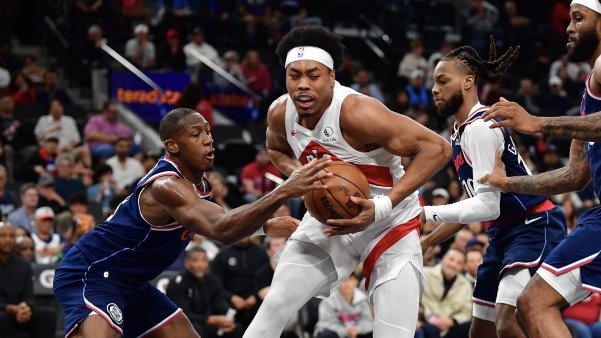 Los Angeles Clippers guard Kris Dunn (8) guard Darius Garland (10) and forward Isaiah Jackson (23) play for the ball against Toronto Raptors forward Scottie Barnes (4) during the first half at Intuit Dome.