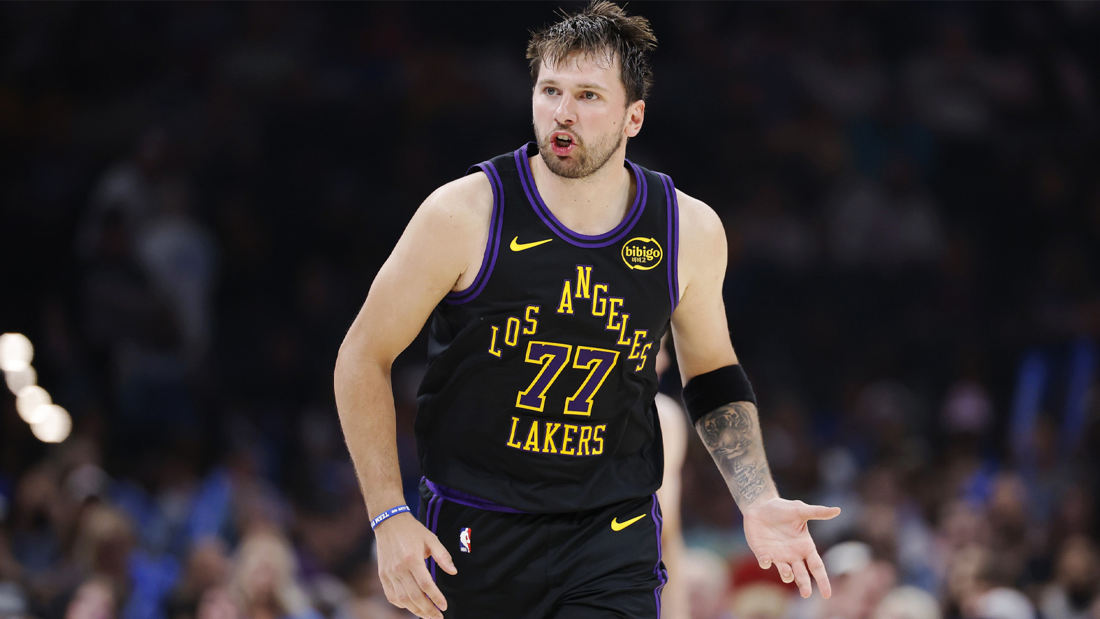 Lakers guard Luka Doncic (77) reacts after a play against the Oklahoma City Thunder during the second half at Paycom Center