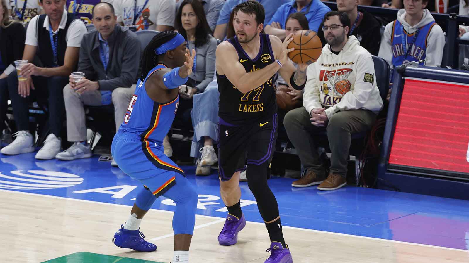 Lakers’ Luka Doncic suffers hamstring injury vs. Thunder, headed for MRI