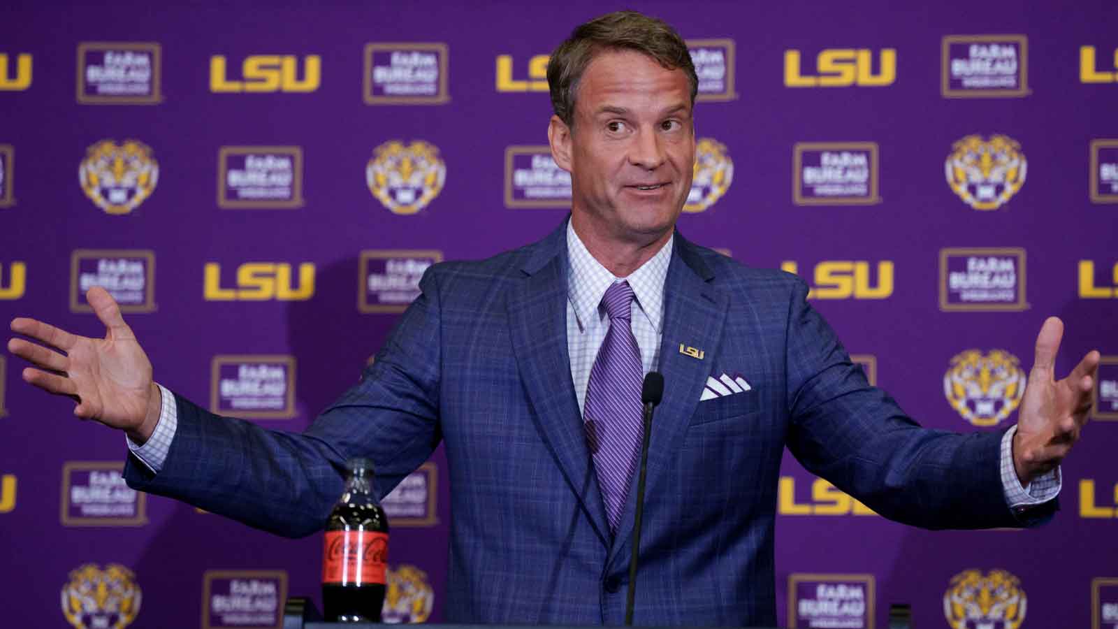 LSU football’s Lane Kiffin is getting praised by coaches’ wives over project