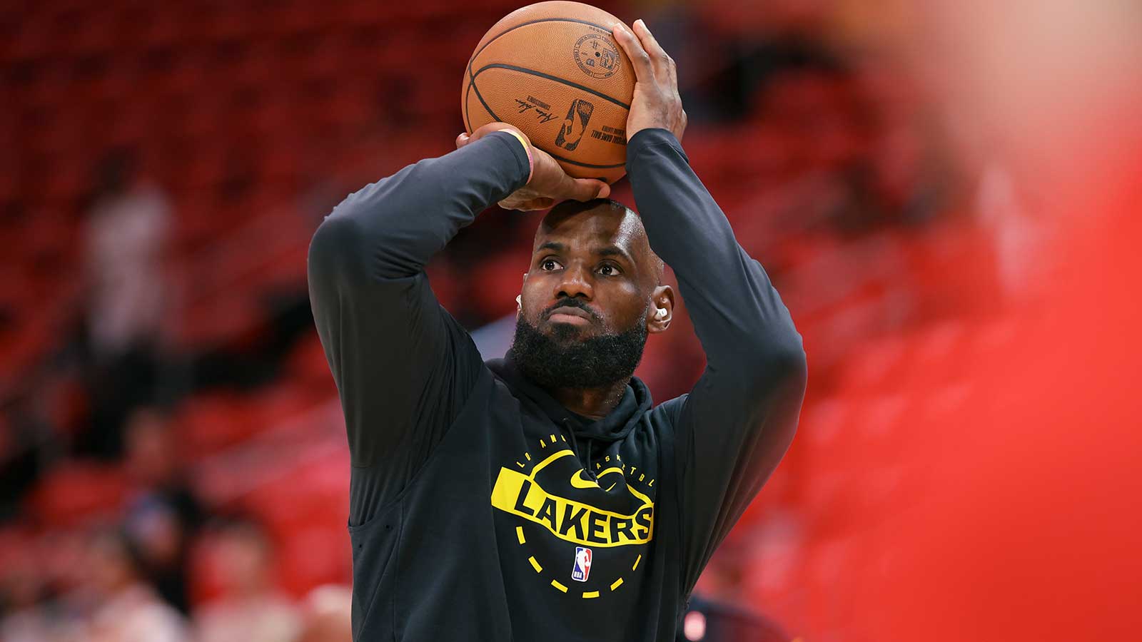 Lakers’ LeBron James could retire after this year, according to Draymond Green