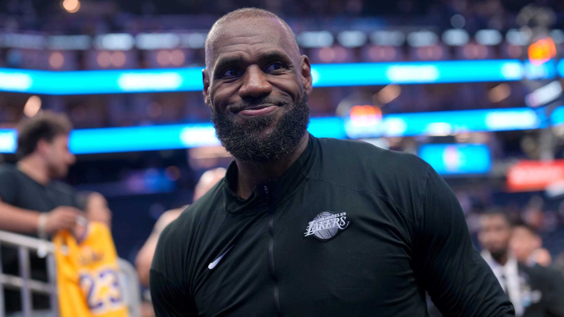 Lakers’ LeBron James gushes over Stephen Curry’s special shoe choice