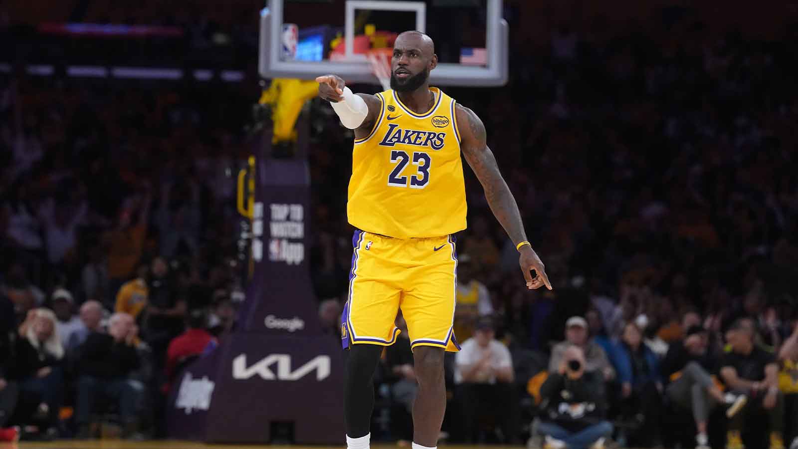 LeBron James, Luke Kennard go off in Lakers’ Game 1 win over Rockets