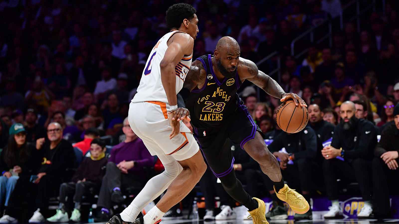 Los Angeles Lakers forward LeBron James (23) moves to the basket against Phoenix Suns forward Ryan Dunn (0) during the second half at Crypto.com Arena.
