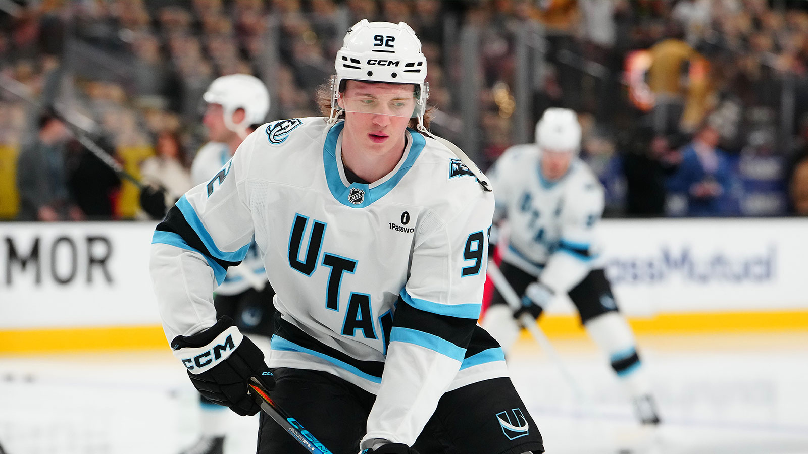 Logan Cooley wires 1st playoff goal in Mammoth history past Carter Hart