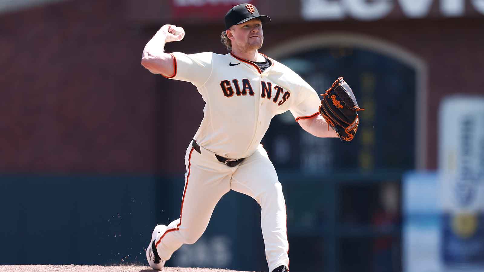 Dodgers’ Dave Roberts shares eye-opening reaction to Logan Webb’s Dalton Rushing HBP