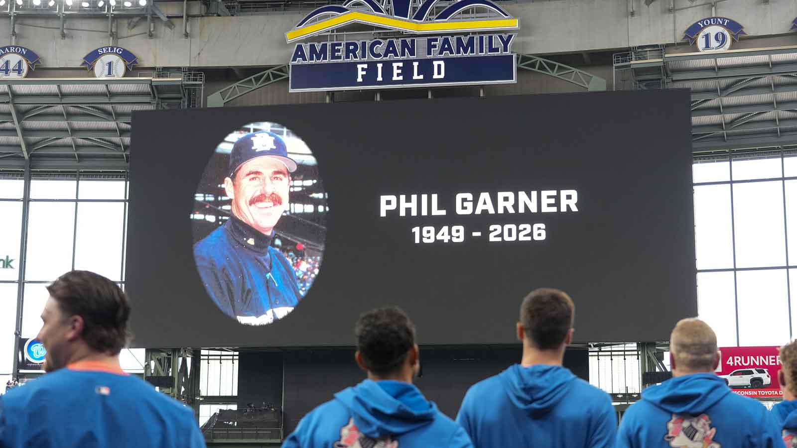 Brewers honor late Phil Garner, who held wins record before Craig Counsell broke it