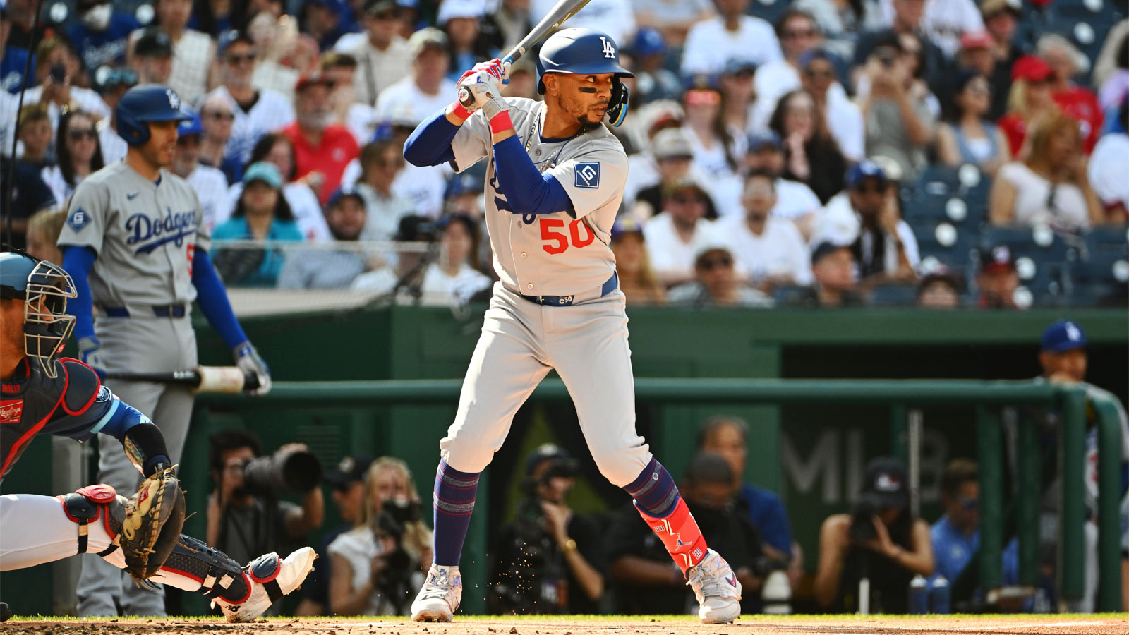 Dodgers’ Mookie Betts heading to IL with oblique injury