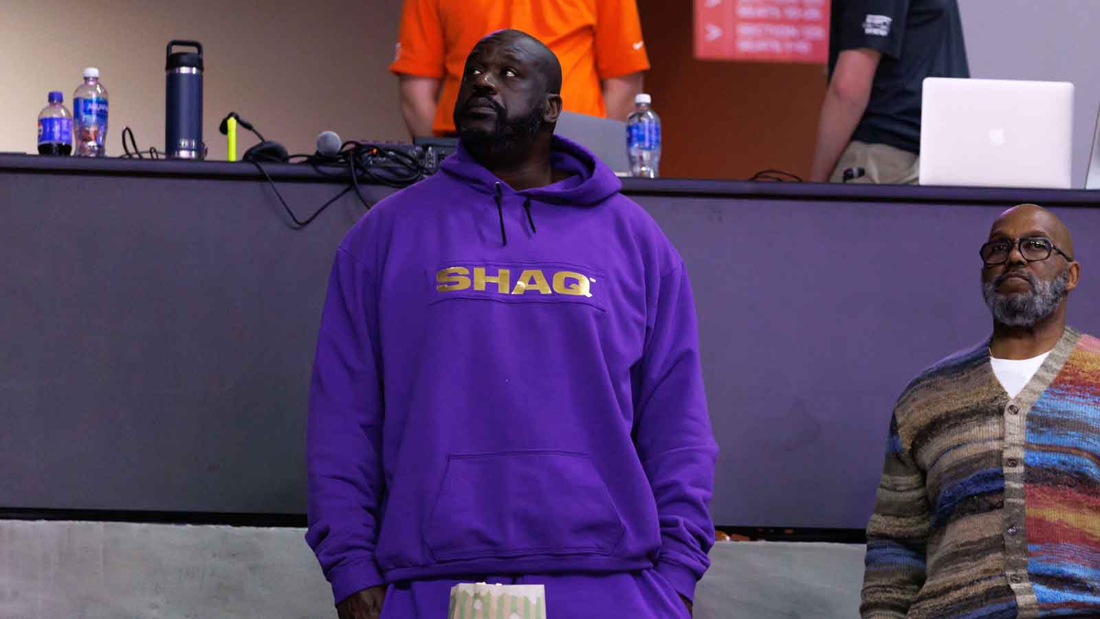 Shaq posts angry reaction to Lakers center Deandre Ayton’s embarrassing big man air ball