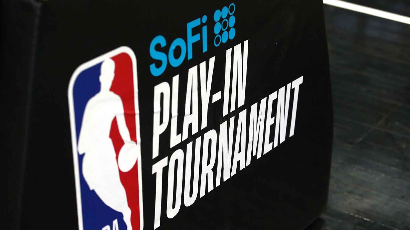 Referee leaves Warriors-Clippers game after suffering injury