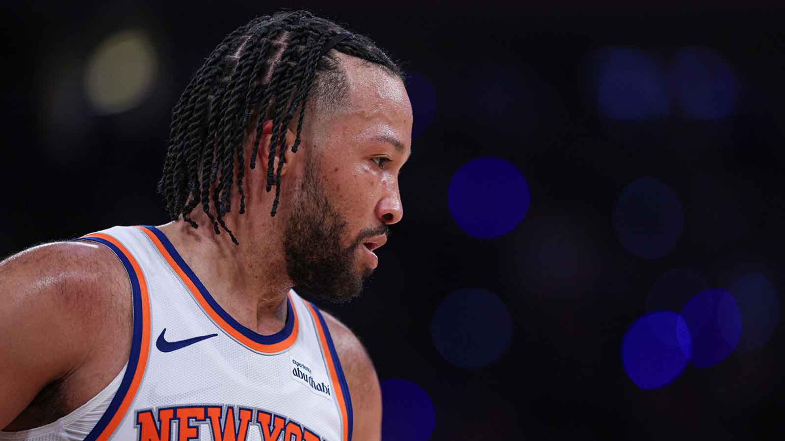 紐約尼克隊後衛賈倫布倫森（11 歲）在 2026 年 NBA 季後賽下半場在麥迪遜廣場花園對陣亞特蘭大老鷹隊的比賽中做出反應。強制信用：Vincent Carchietta-Imagn Images