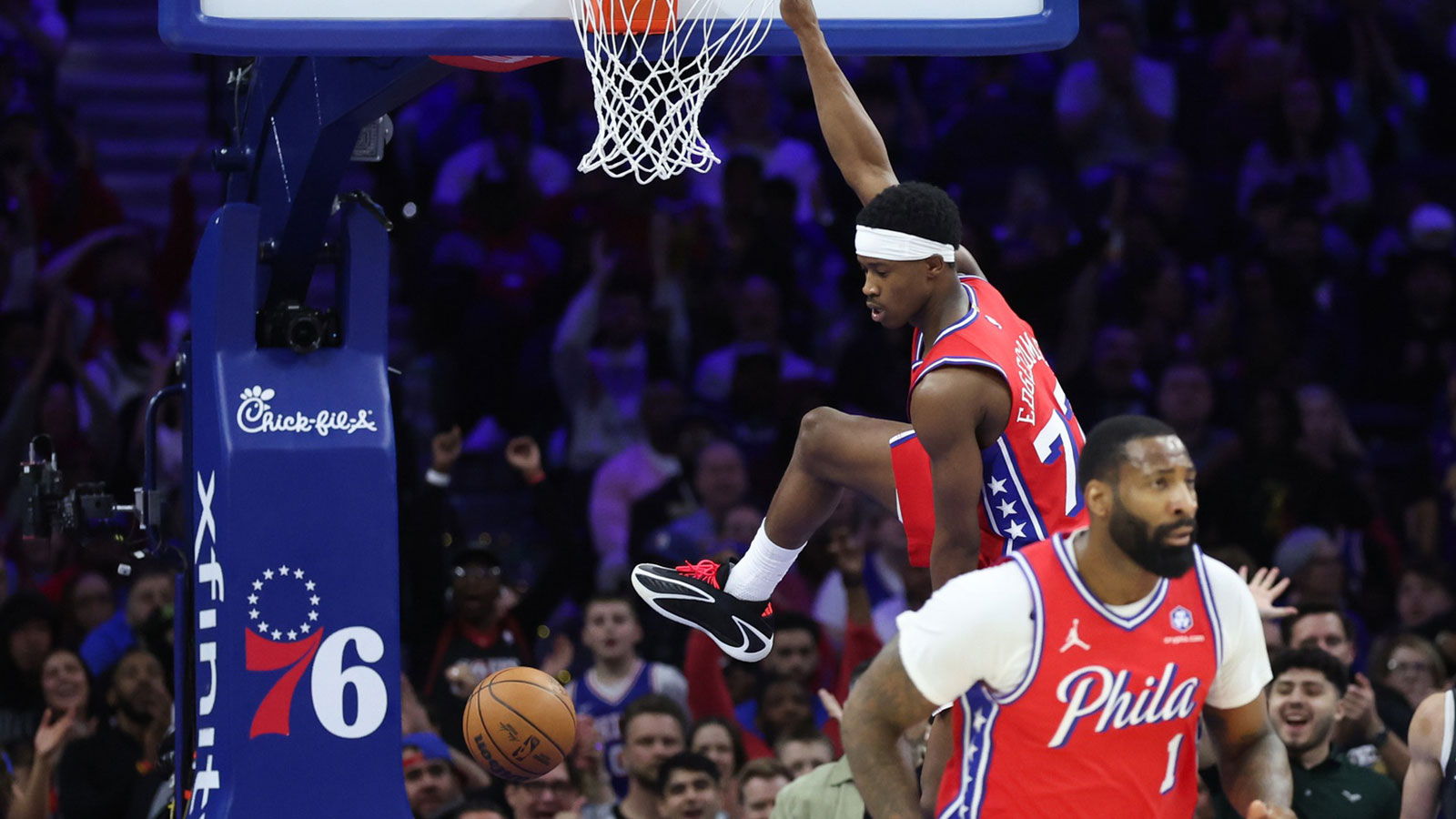 Philadelphia 76ers guard Vj Edgecombe (77) dunks the ball against the Minnesota Timberwolves during the fourth quarter at Xfinity Mobile Arena.