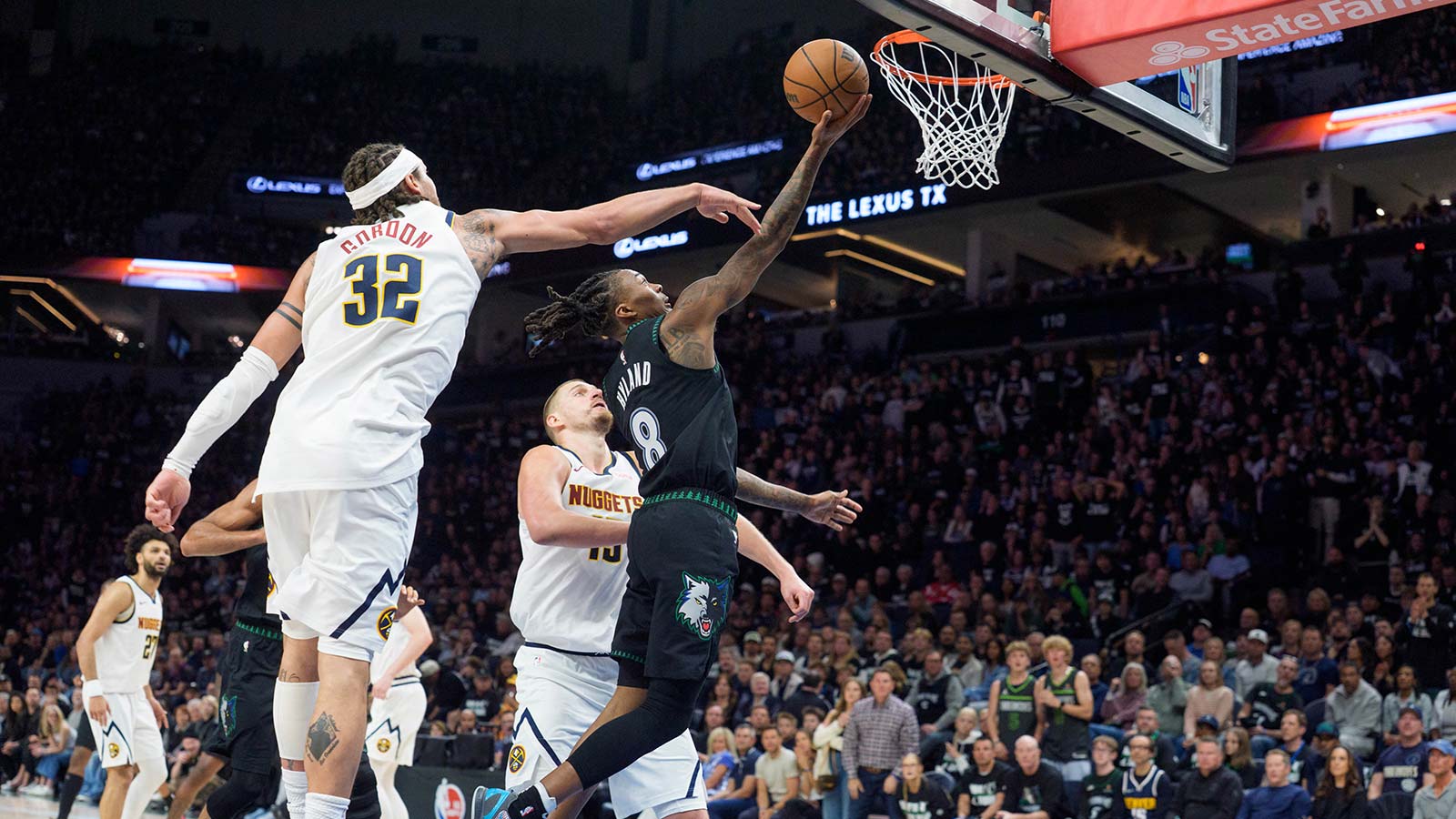 Nikola Jokic incites brawl after full-speed rushing Timberwolves with 1 second left