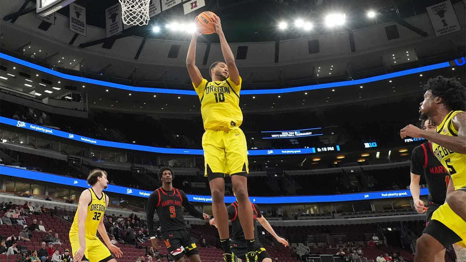 https://wp.clutchpoints.com/wp-content/uploads/2026/04/Oregon-Ducks-forward-Kwame-Evans-Jr.-10-grabs-a-rebound.jpg