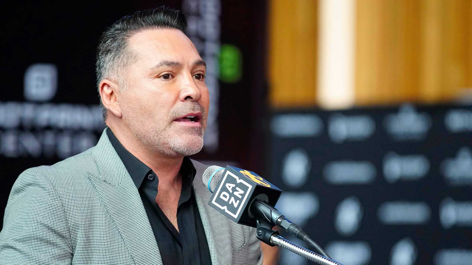 Oscar De La Hoya rips Floyd Mayweather Jr., calls out Jake Paul