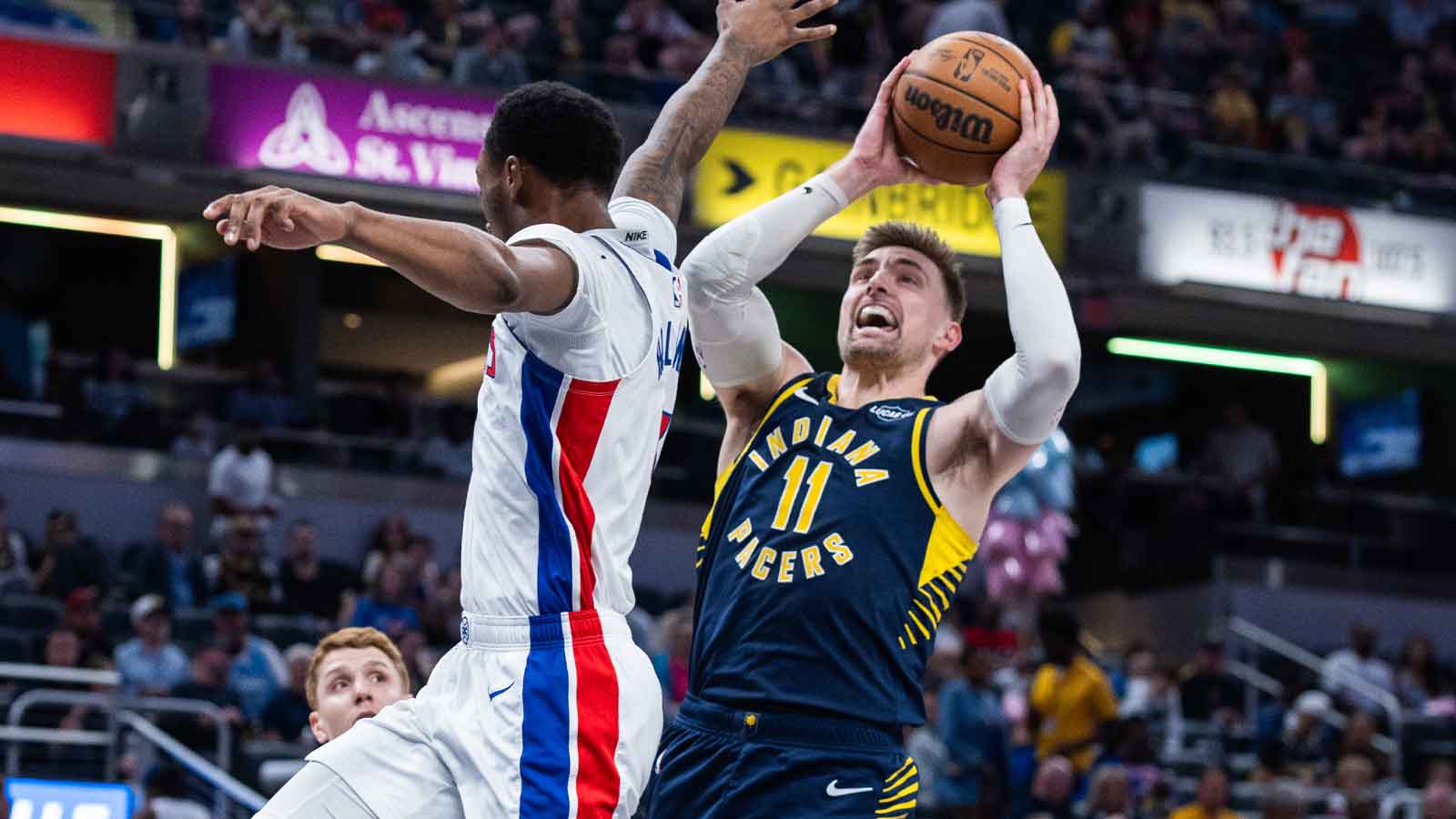 Pacers welcome franchise legend in locker room before season finale