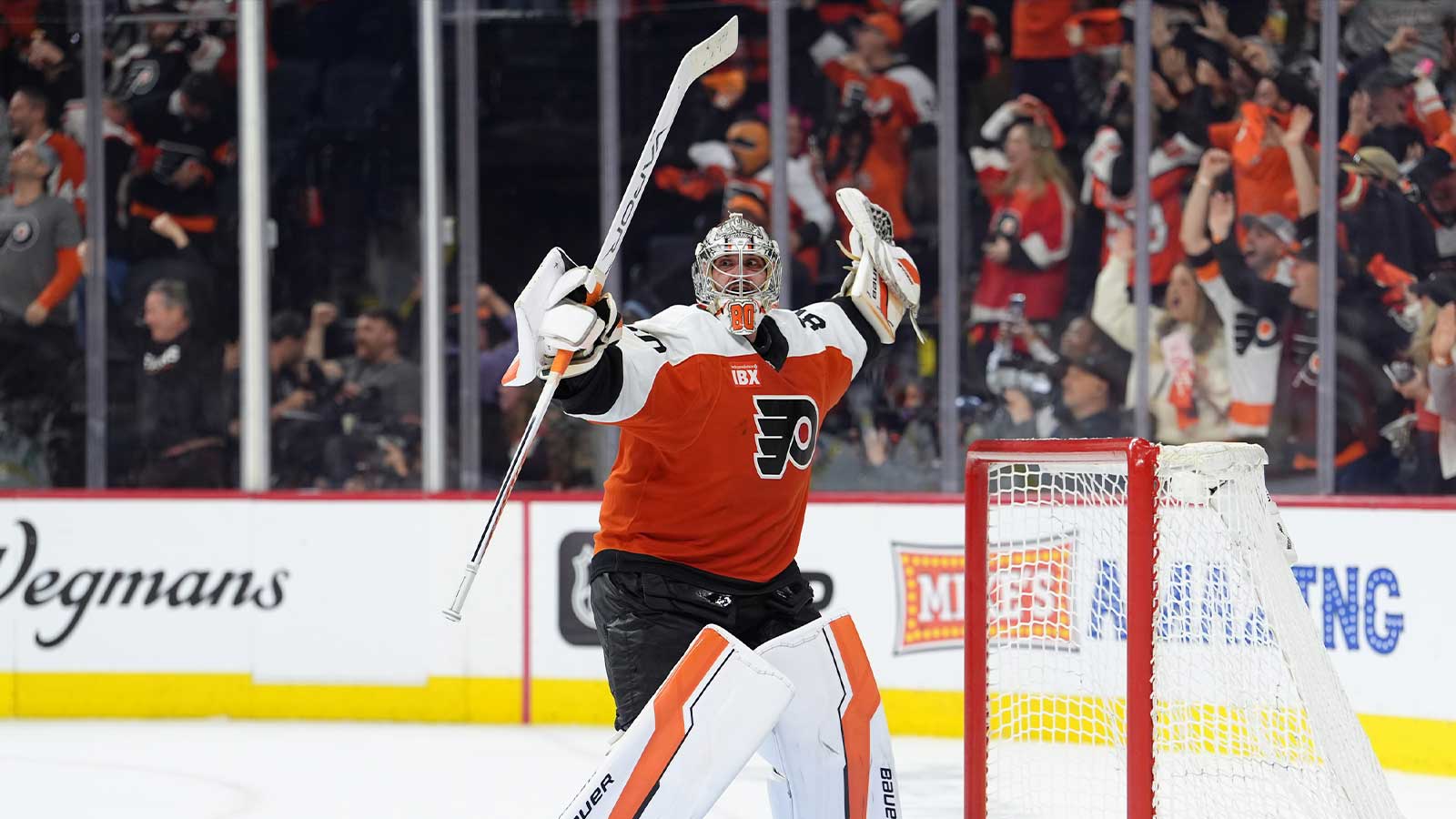 Flyers goaltender Dan Vladar gets his  flowers from Phillies legend after Penguins series