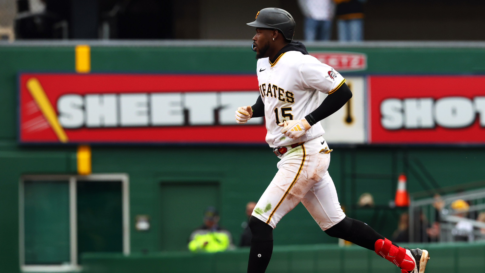 Pirates news: Oneil Cruz hits eye-popping 119 MPH double vs Nationals