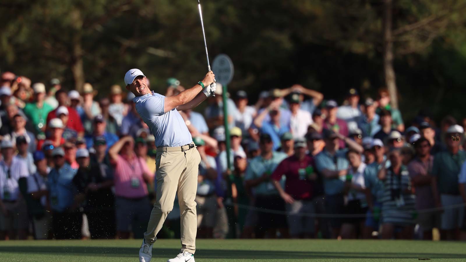 Rory McIlroy fends off Scottie Scheffler’s comeback to win 2nd-straight Masters