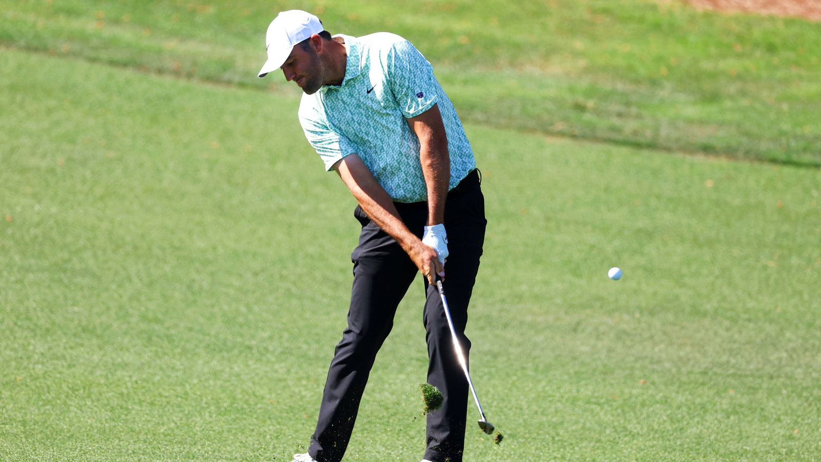 Scottie Scheffler inexplicably into the drink not once, but twice at the Masters