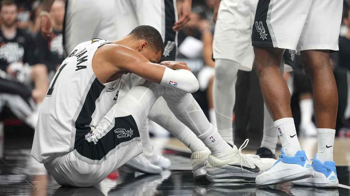 Spurs news: Victor Wembanyama injury diagnosis after hitting head on the  floor