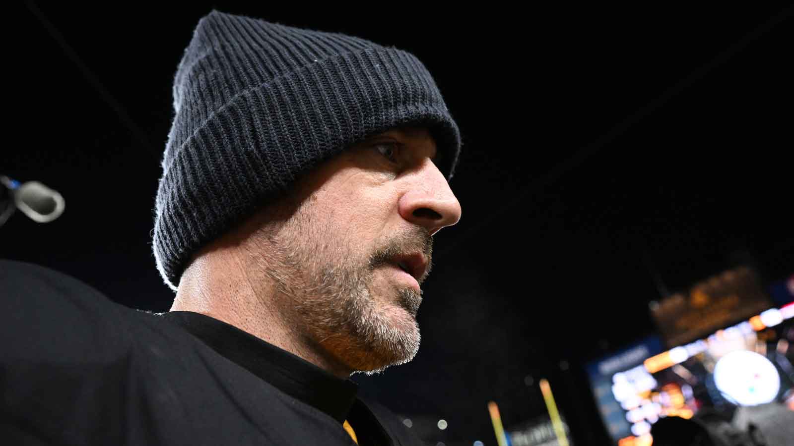 Former Steelers QB claims Aaron Rodgers hold-up is money-related