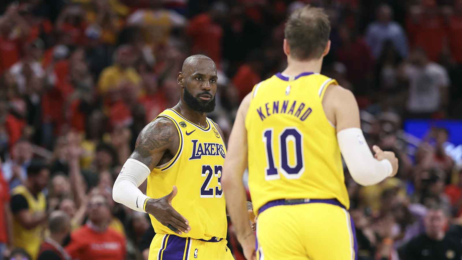 Lakers fans ready to being up 3-0 without Luka Doncic, Austin Reaves (add reax)