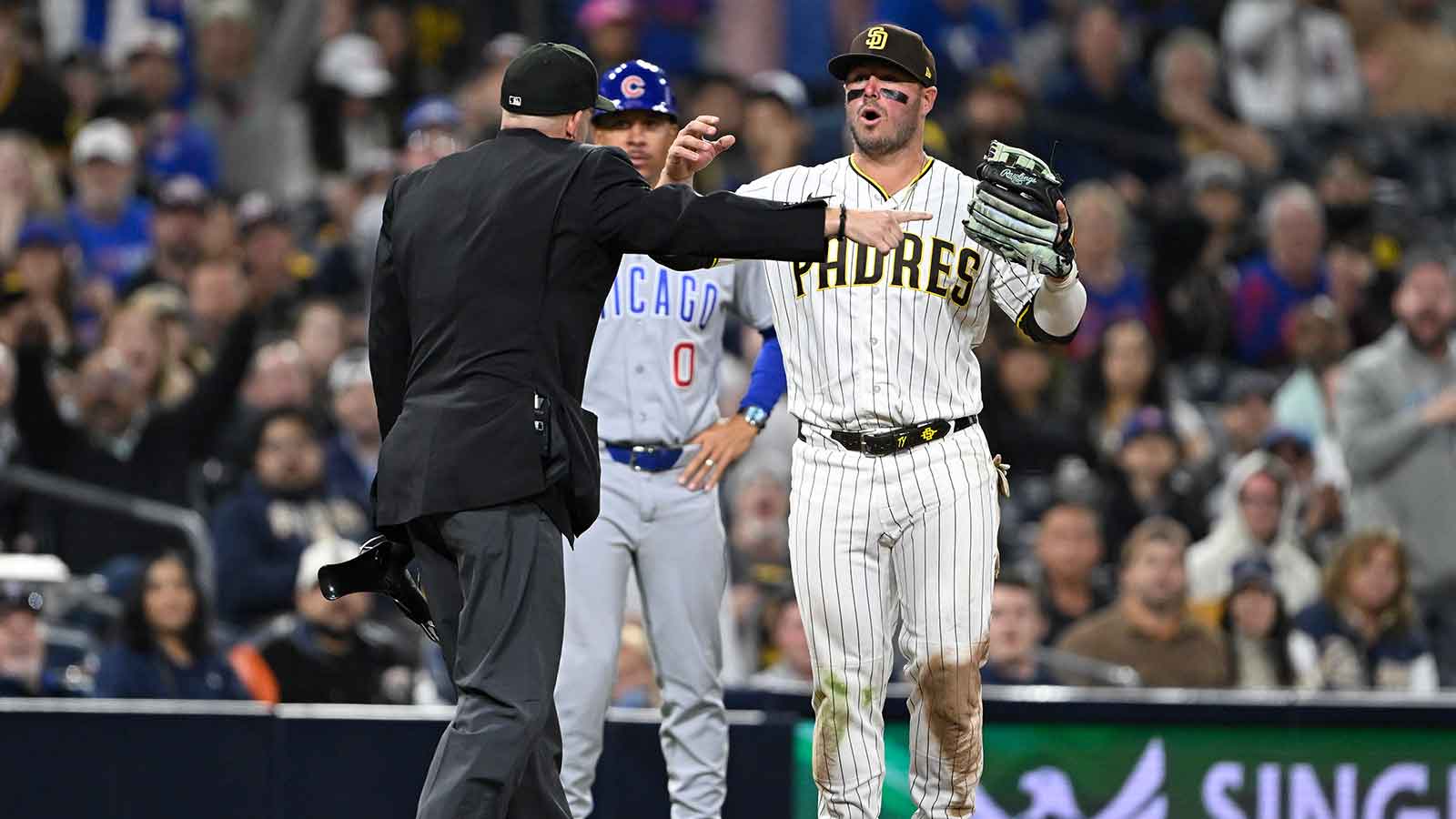 MLB admits mistake in Cubs-Padres foul ball saga