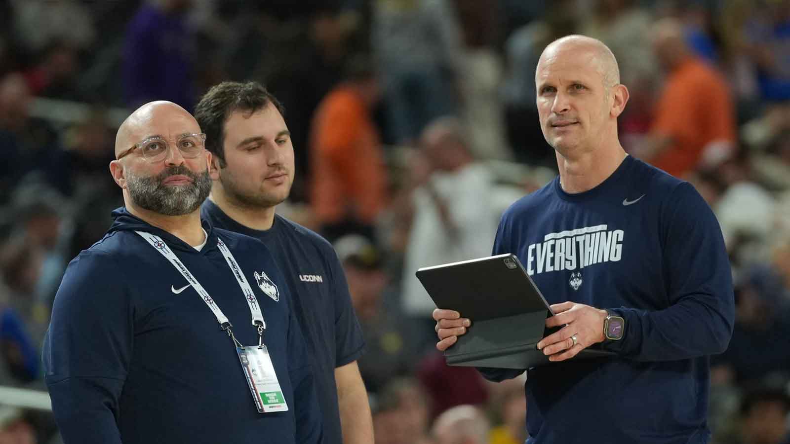 Dan Hurley goes viral before UConn-Illinois game even begins