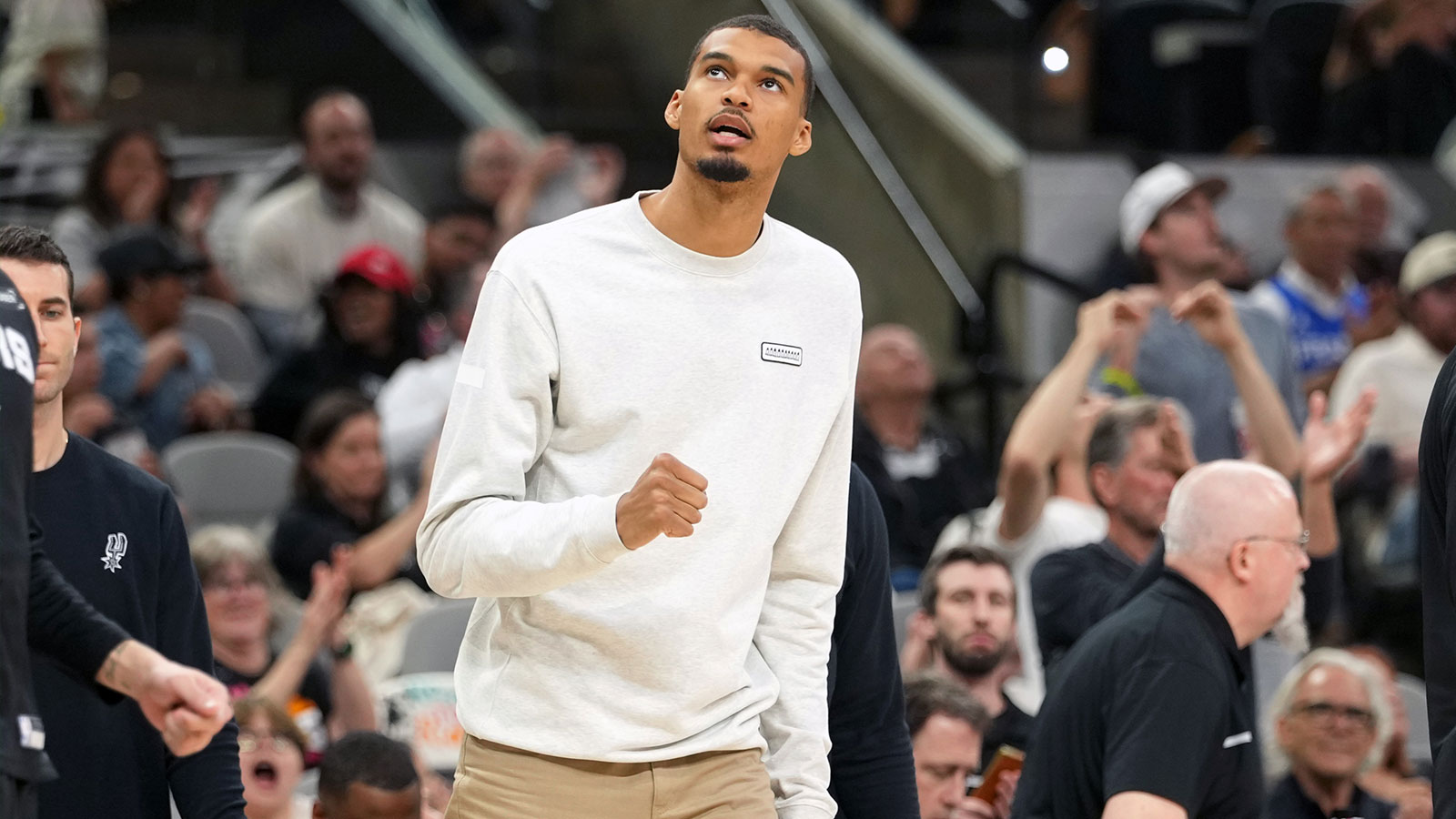 Victor Wembanyama, Spurs teammates send message with outfits before Game 1 vs. Blazers