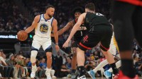 Warriors guard Stephen Curry (30) dribbles the ball
