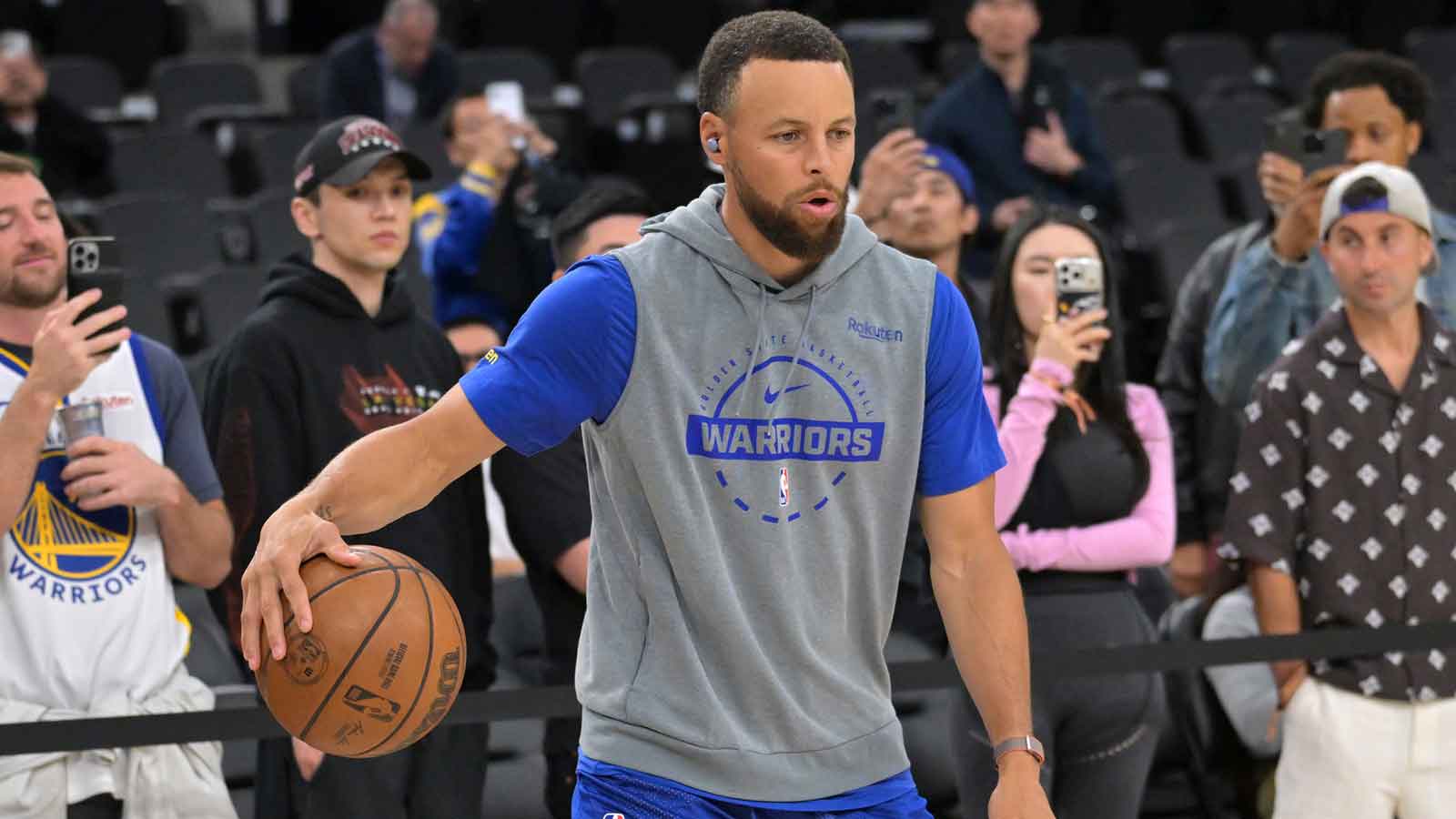 Warriors’ Stephen Curry sends message to fans after locker room visit: ‘I’m good’