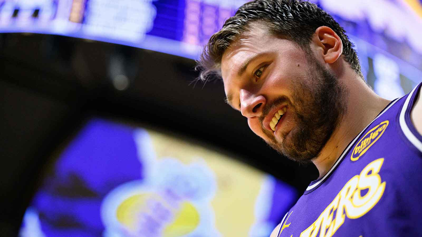Watch Lakers’ Luka Doncic receive 2025-26 NBA scoring title trophy