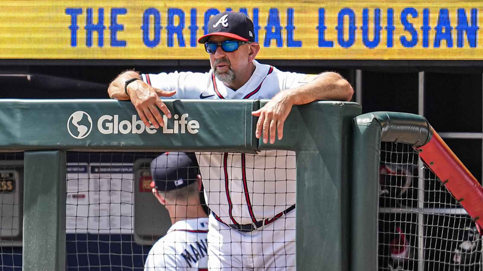 Braves resign utility player to minor league deal