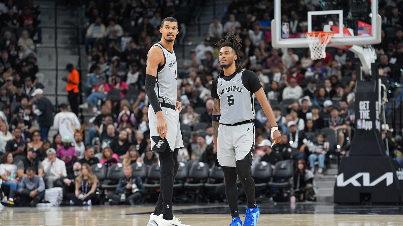 Who will Spurs play in the 1st round of the playoffs?