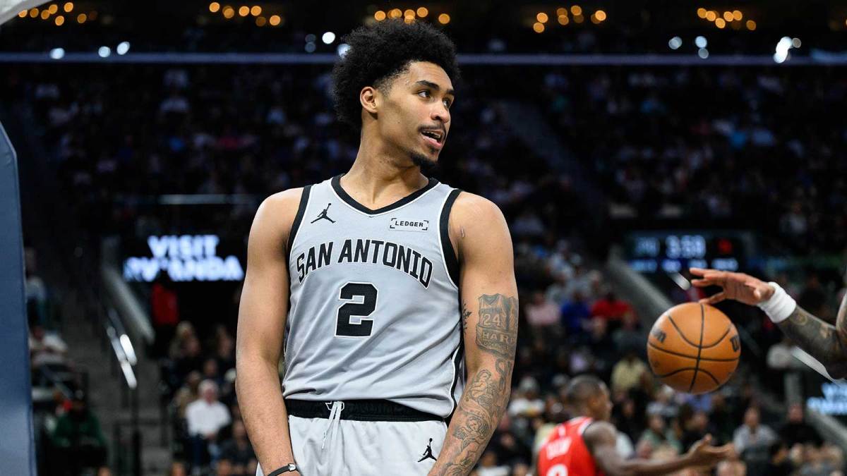 San Antonio Spurs guard Dylan Harper (2) reacts after scoring during the second half against the Los Angeles Clippers at Intuit Dome.