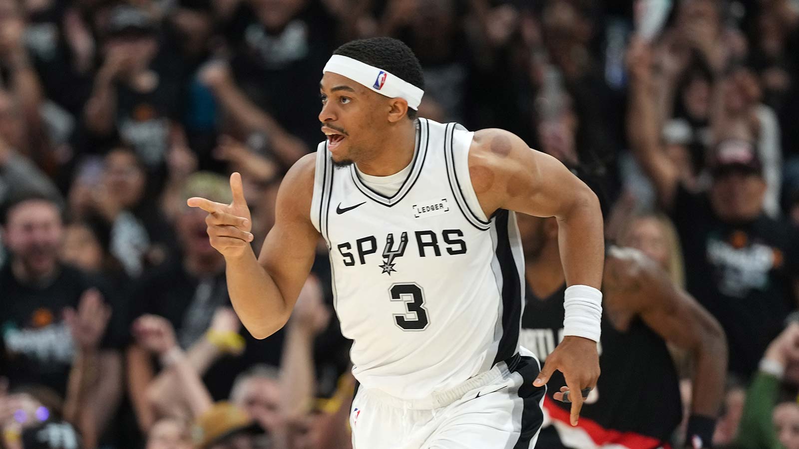 https://wp.clutchpoints.com/wp-content/uploads/2026/04/Why-Keldon-Johnsons-6MOY-is-first-of-its-kind-since-1994.jpg