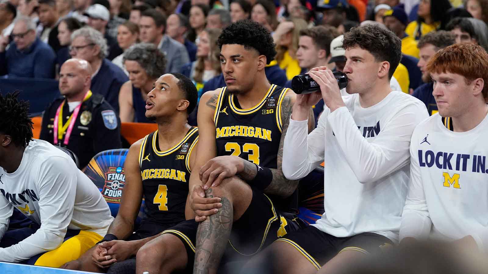 Michigan’s Yaxel Lendeborg lands awkwardly on drive to basket vs. Arizona